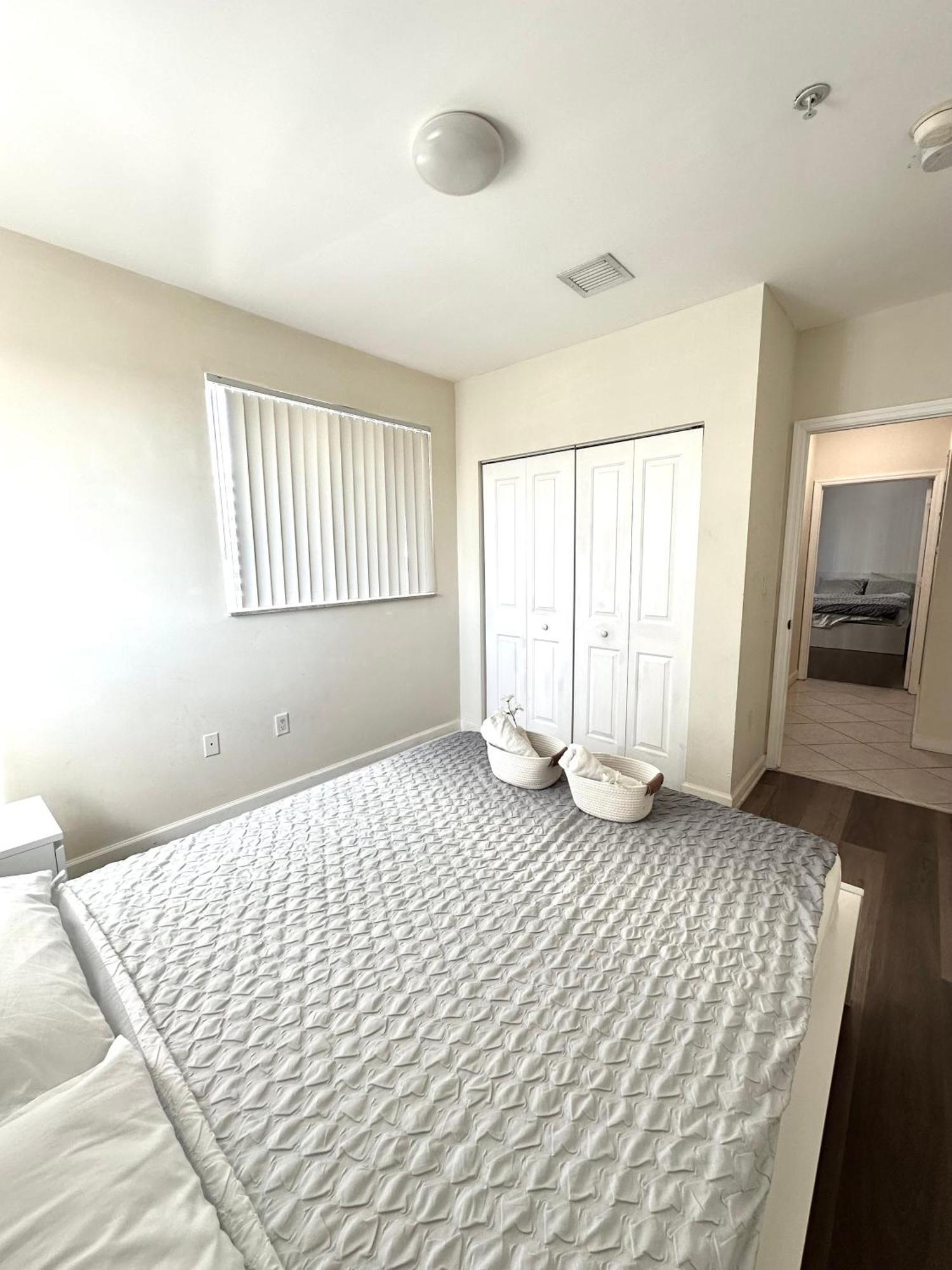 Private Bedroom In Miami - Coral Gables 601 Exterior photo