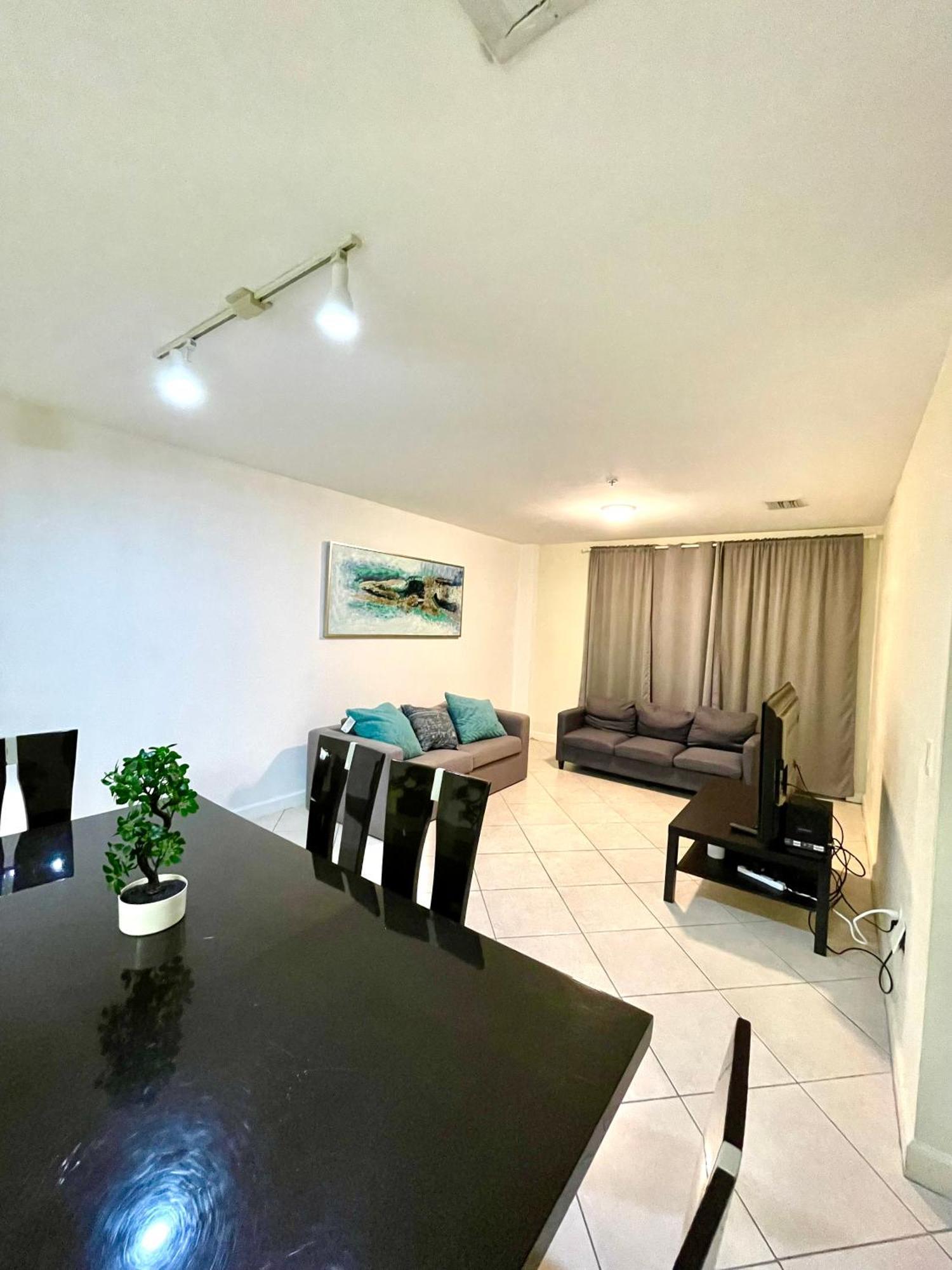Private Bedroom In Miami - Coral Gables 601 Exterior photo