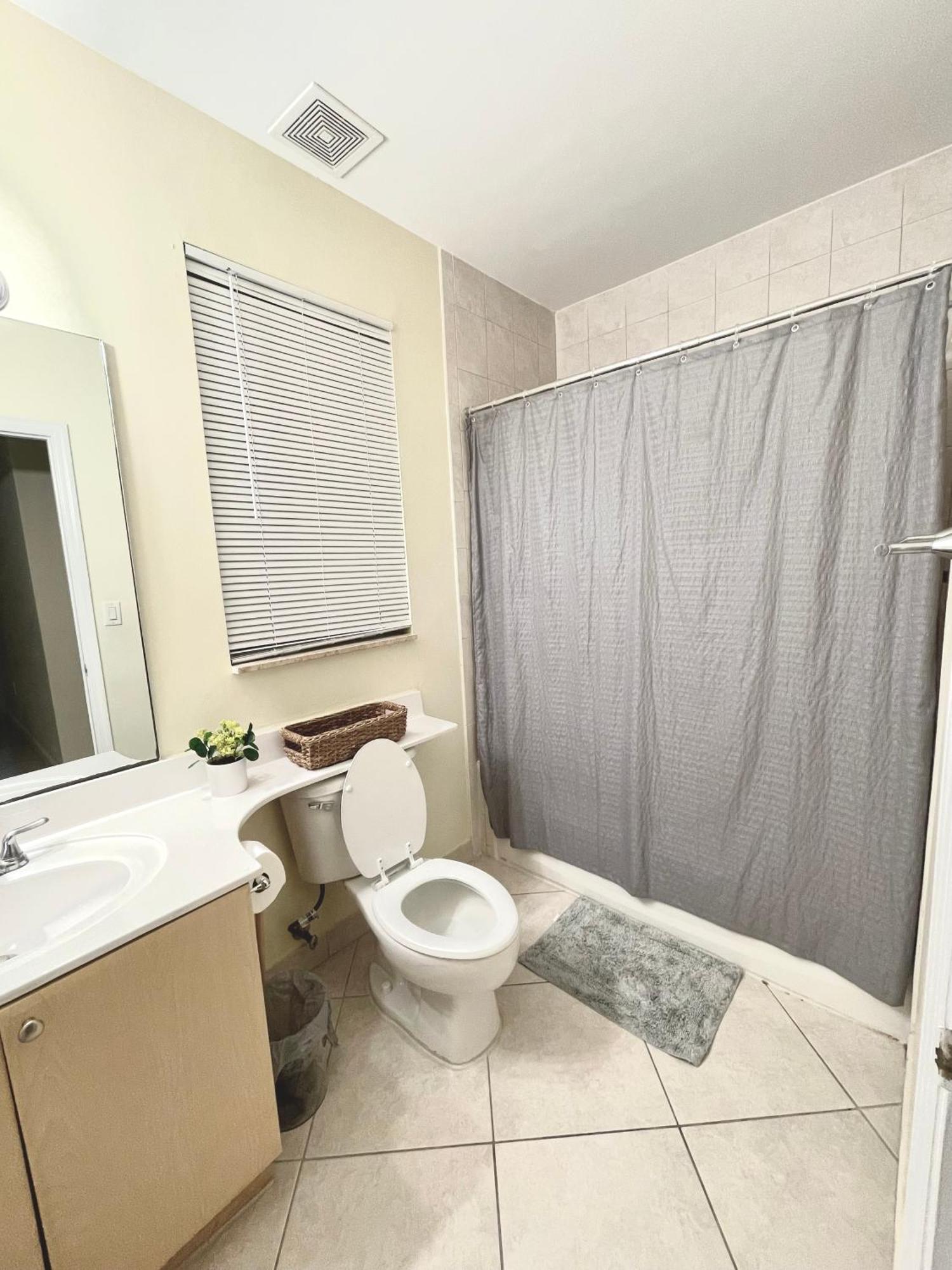 Private Bedroom In Miami - Coral Gables 601 Exterior photo