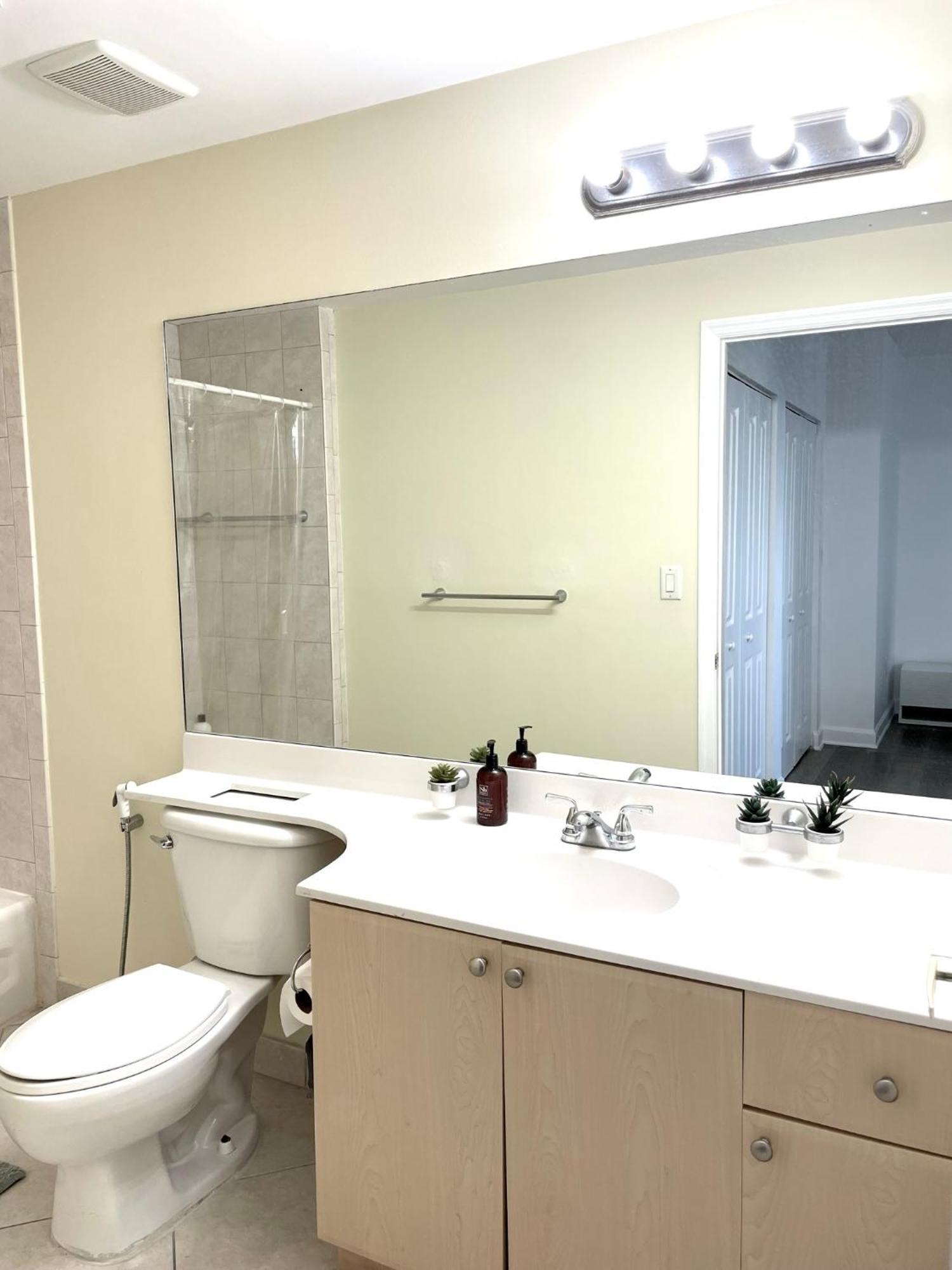 Private Bedroom In Miami - Coral Gables 601 Exterior photo